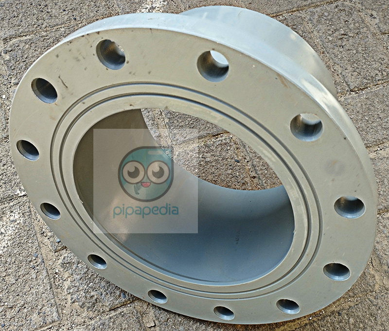 Flange PVC CM AW 10 inch dilihat dari samping bawah kanan