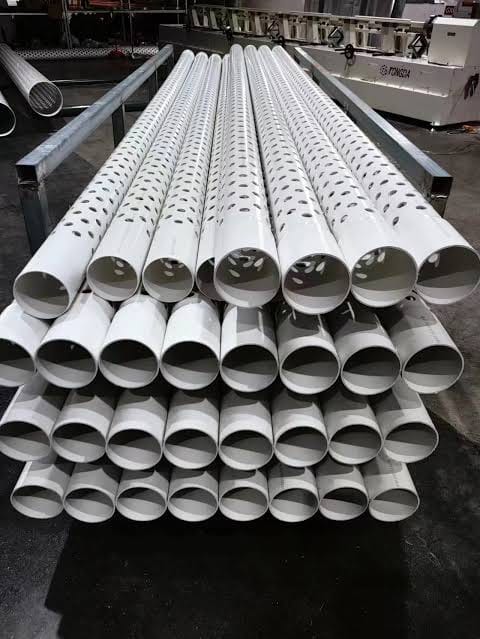 Pipa PVC perforated (pipa PVC berlubang) dengan lubang kecil berkala untuk drainase dan resapan air